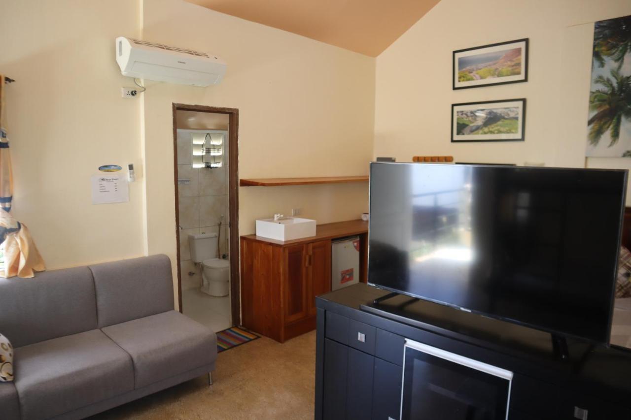 Ice Bear Bar & Tourist Inn Дауис Экстерьер фото