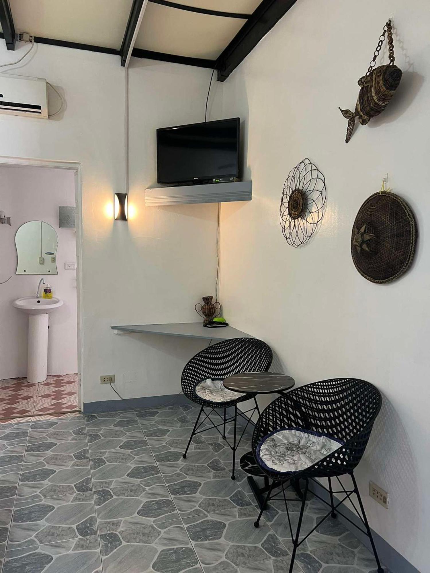 Ice Bear Bar & Tourist Inn Дауис Номер фото