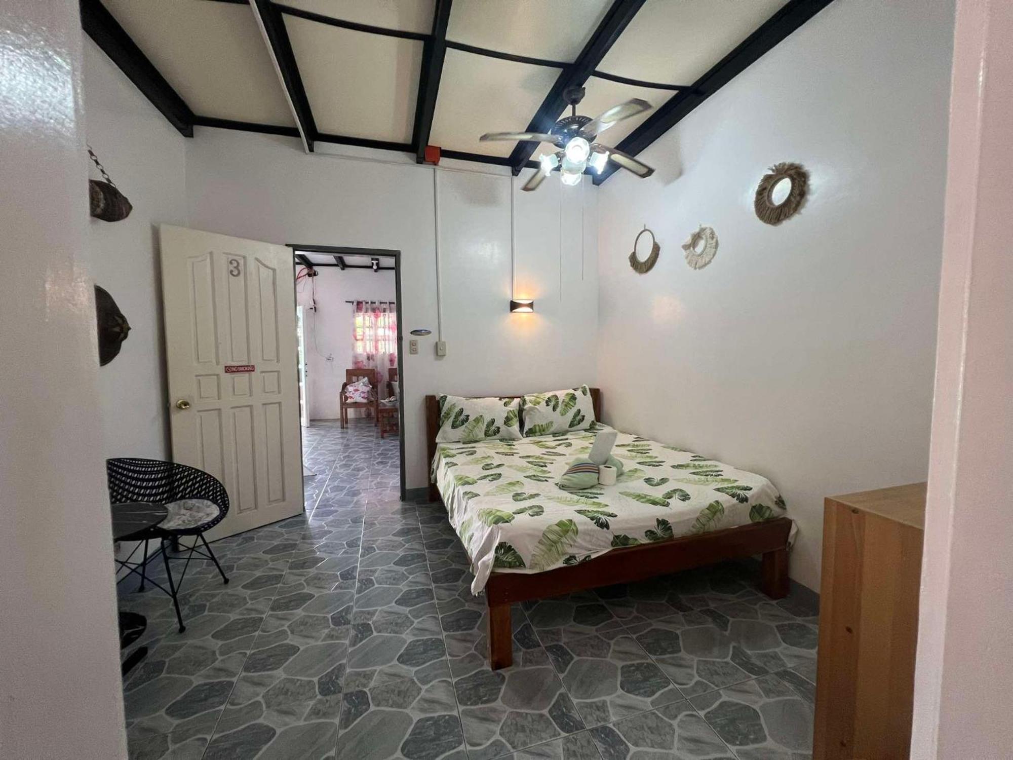 Ice Bear Bar & Tourist Inn Дауис Номер фото