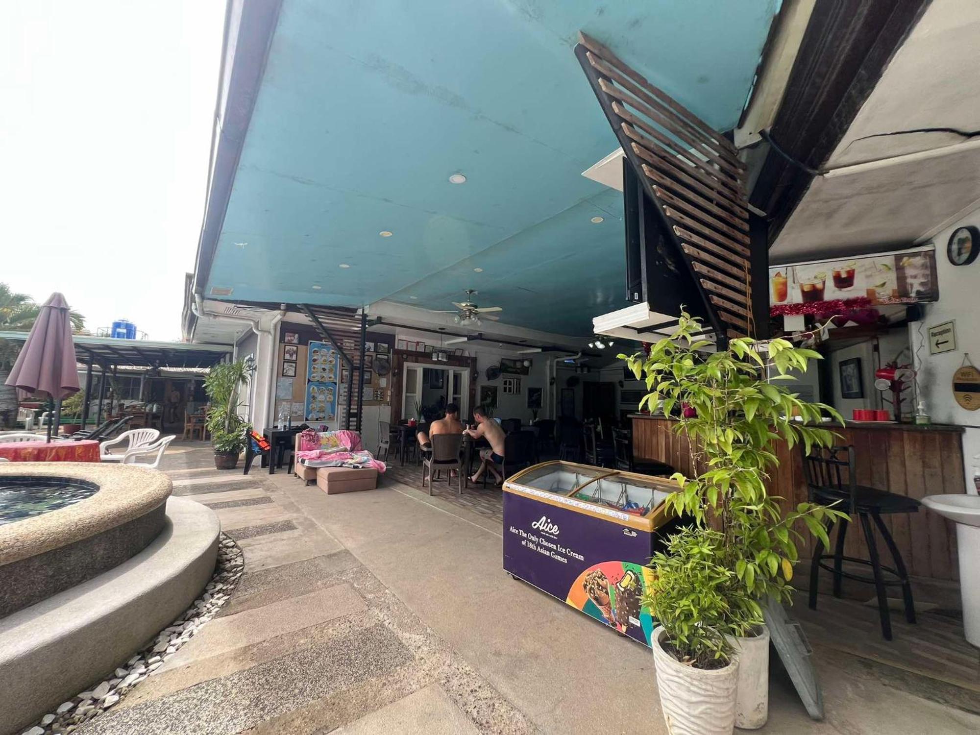 Ice Bear Bar & Tourist Inn Дауис Экстерьер фото