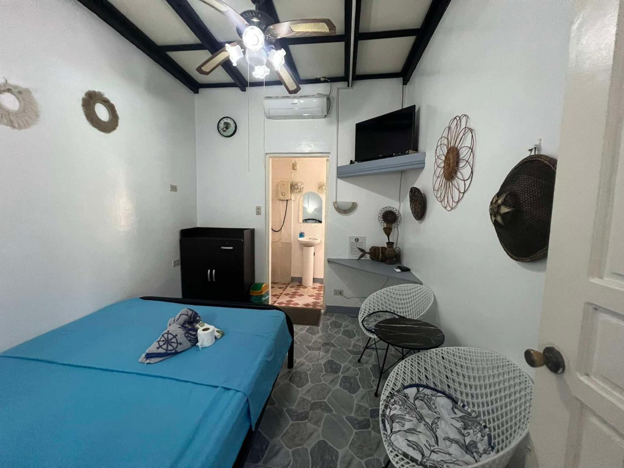 Ice Bear Bar & Tourist Inn Дауис Номер фото